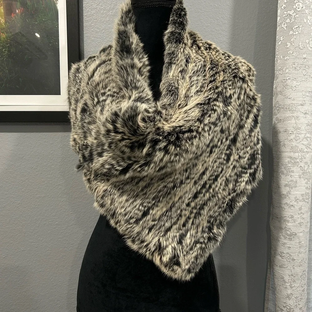 Jocelyn Real Rabbit Fur V-Shaped Scarf Black & Gray Wrap NWT